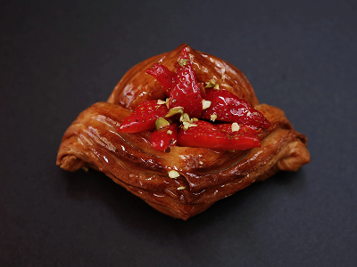 Даниш с клубникой — Семейная пекарня Кривоноговых — Свежие круассаны и выпечка в Сочи