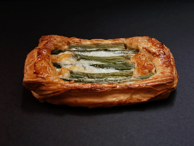 Ватрушка со спаржей — Семейная пекарня Кривоноговых — Свежие круассаны и выпечка в Сочи