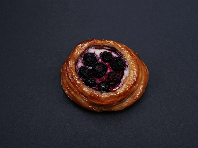 Ватрушка с черникой — Семейная пекарня Кривоноговых — Свежие круассаны и выпечка в Сочи